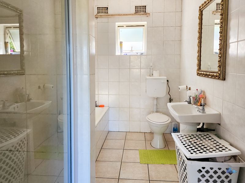 5 Bedroom Property for Sale in Gonubie Eastern Cape